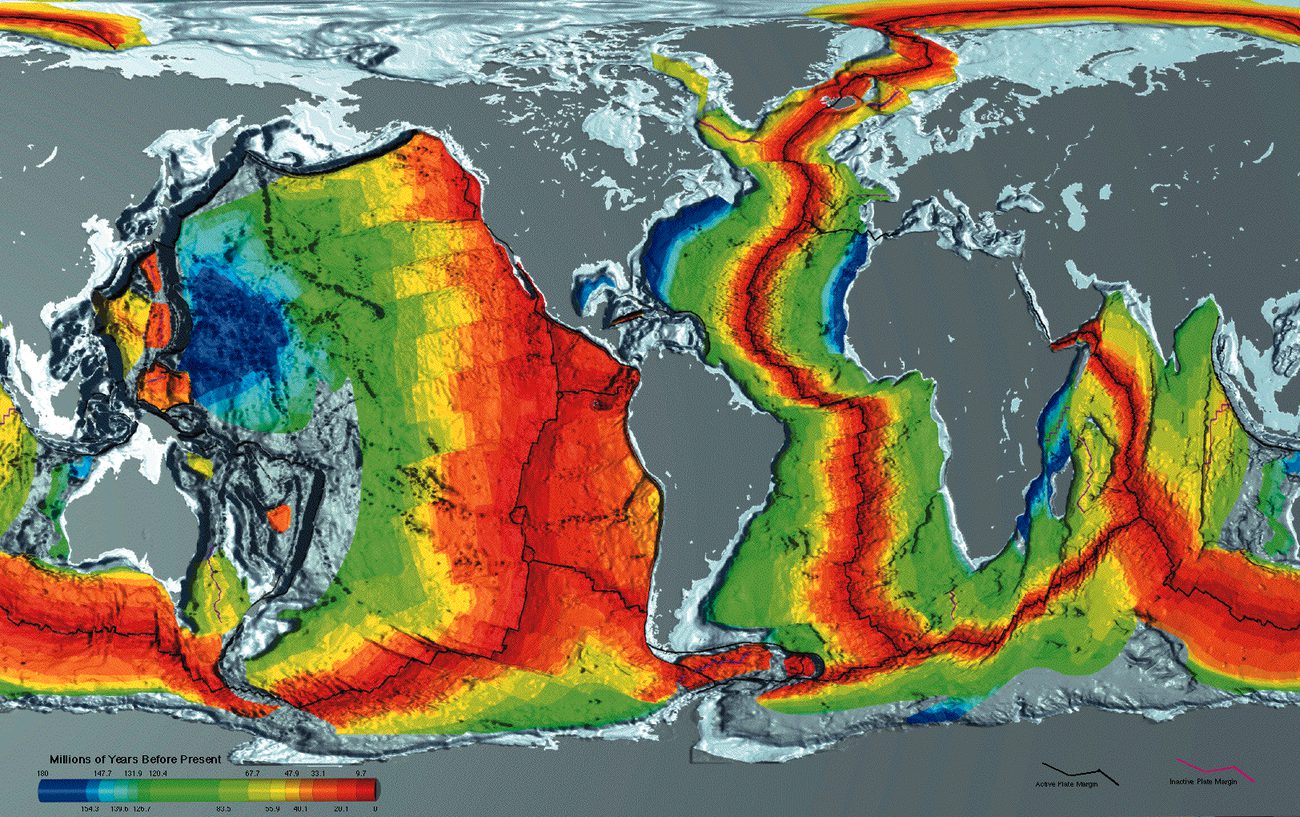 A world map colouring the ocean floor by age, youngest along the mid-ocean ridges and progressively older towards the continents, in symmetric bands.